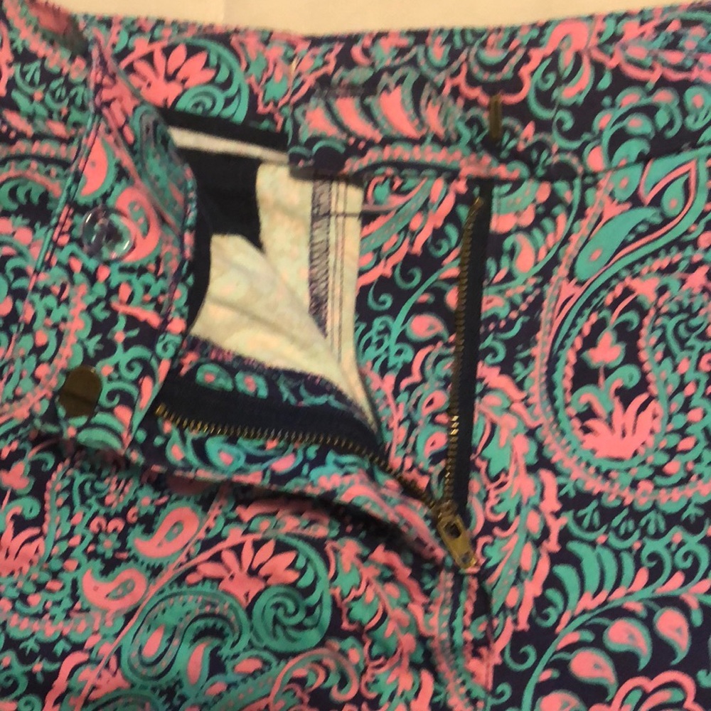 Shorts - Picture 2 of 3
